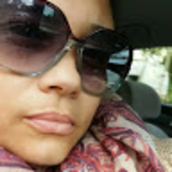 Meet your Posher, April - Picture 1 of 8